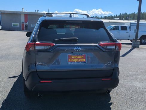 Used 2021 Toyota RAV4 LE AWD/4WD image 5