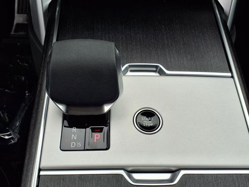 New 2025 Land Rover Range Rover SE image 13