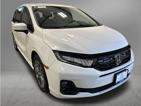 Certified 2026 Honda Odyssey Touring image 9