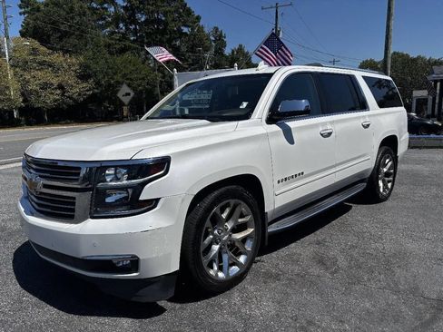 Used 2020 Chevrolet Suburban Premier RWD image 3