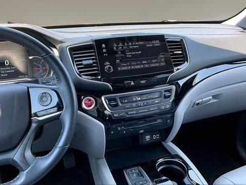 Used 2022 Honda Pilot Touring image 9