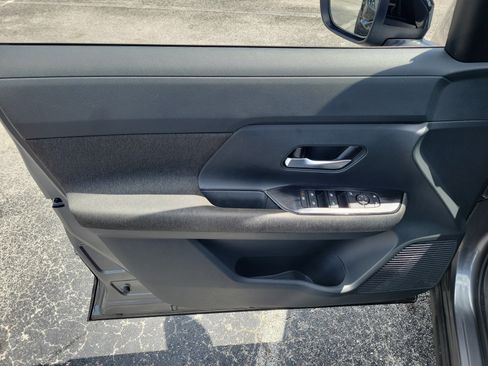 Certified 2025 Nissan Kicks SV FWD image 9