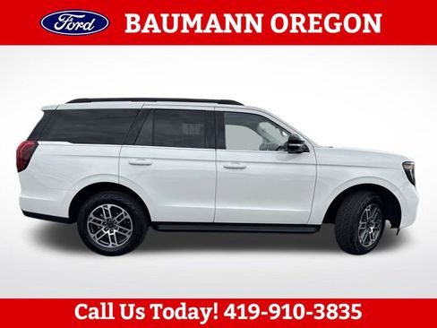Used 2025 Ford Expedition Active AWD/4WD image 2