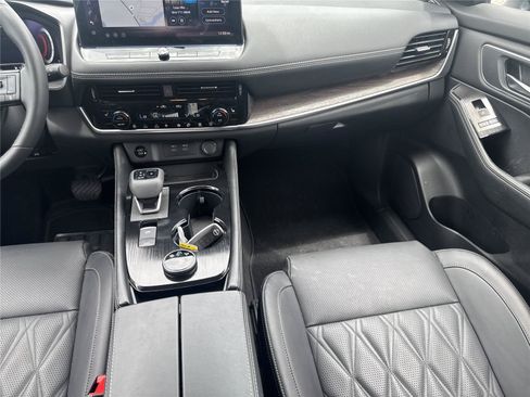 Used 2026 Nissan Rogue Platinum w/ Platinum Premium Package AWD/4WD image 16