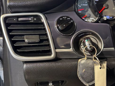 Used 2013 Porsche Panamera S image 15