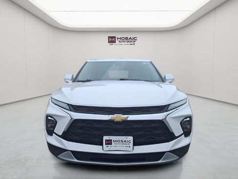 Used 2023 Chevrolet Blazer LT image 2