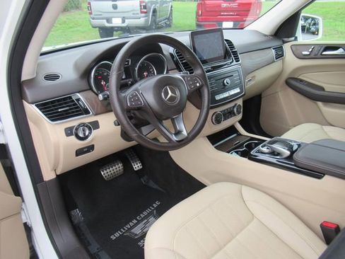 Used 2019 Mercedes-Benz GLE 400 4MATIC image 15