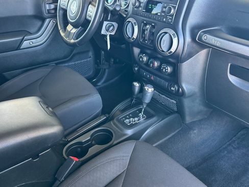 Used 2017 Jeep Wrangler Unlimited Sport w/ Quick Order Package 24S AWD/4WD image 15