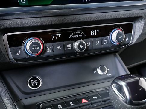 Used 2025 Audi Q3 2.0T Premium Plus w/ Premium Plus Package image 16