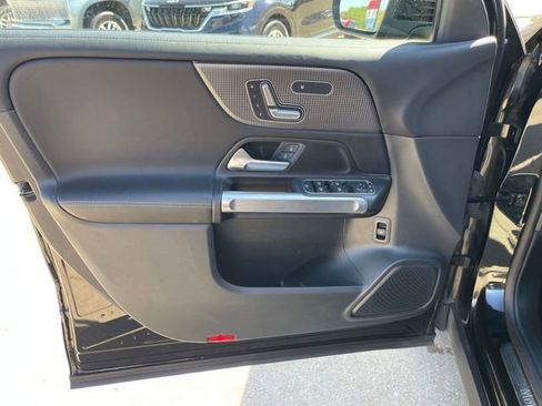 Used 2023 Mercedes-Benz GLB 250 4MATIC w/ Premium Package image 21
