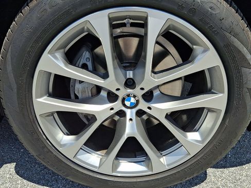 Certified 2024 BMW X5 xDrive40i w/ Premium Package AWD/4WD image 8