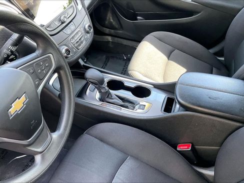 Used 2022 Chevrolet Malibu LT FWD image 17