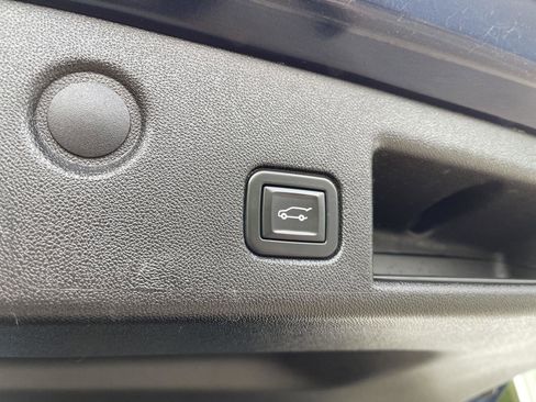 Used 2021 Chevrolet Equinox LT FWD image 40