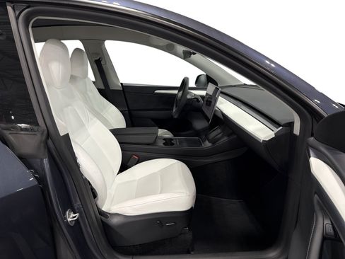 Certified 2023 Tesla Model Y Long Range AWD/4WD image 13