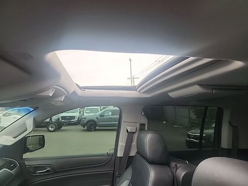 Used 2018 Chevrolet Suburban Premier AWD/4WD image 22