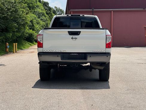Used 2016 Nissan Titan PRO-4X w/ Pro-4x Convenience Package AWD/4WD image 6