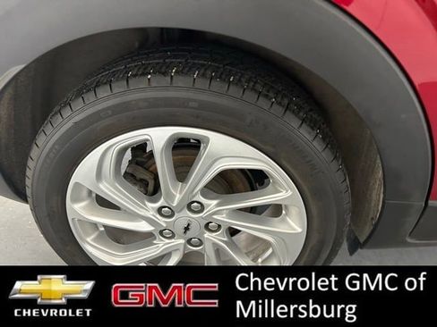 Used 2022 Chevrolet Bolt EUV LT w/ Comfort Package FWD image 10