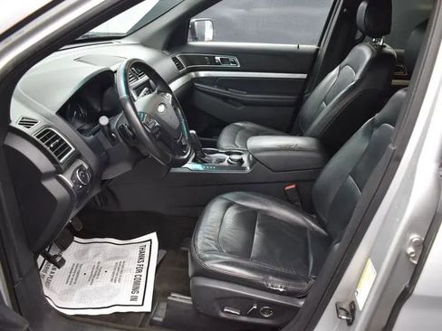 Used 2017 Ford Explorer XLT w/ Equipment Group 202A image 14