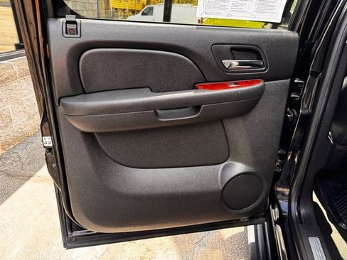 Used 2013 Chevrolet Avalanche LTZ AWD/4WD image 25