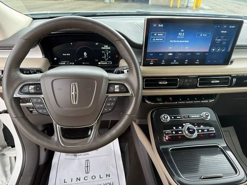 Used 2022 Lincoln Nautilus AWD image 25
