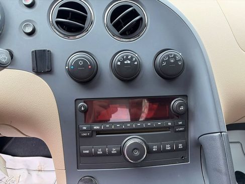 Used 2006 Pontiac Solstice Convertible w/ Premium Package RWD image 16