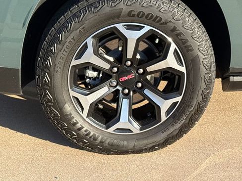 Used 2026 GMC Yukon XL AT4 w/ AT4 Premium Plus Package AWD/4WD image 9