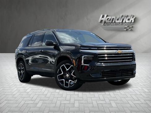 Used 2025 Chevrolet Traverse High Country FWD image 2