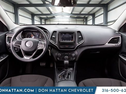 Used 2019 Jeep Cherokee Latitude w/ Popular Appearance Group FWD image 4