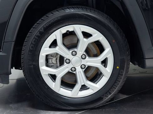 Used 2024 Jeep Compass Latitude AWD/4WD image 27
