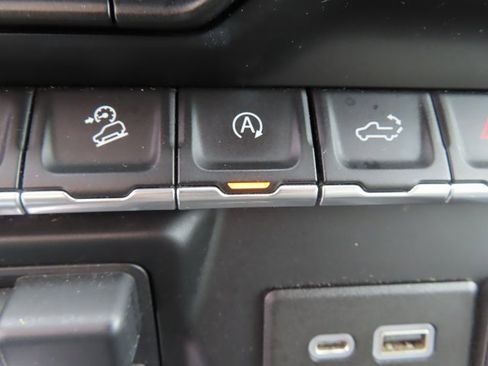 Used 2019 Chevrolet Silverado 1500 LTZ image 31