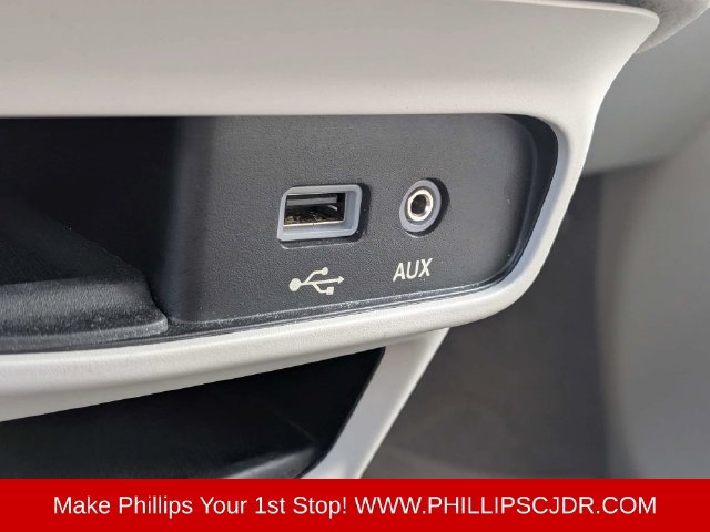 Used 2017 Chrysler Pacifica Touring-L FWD image 20