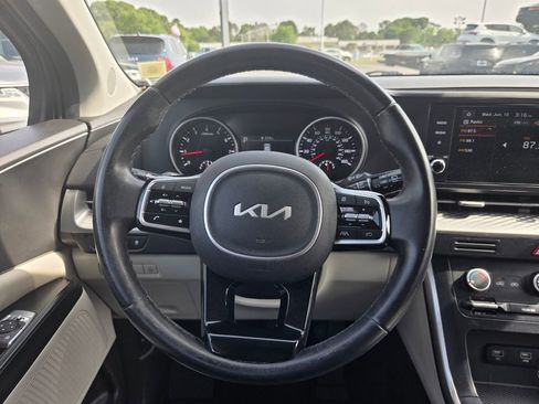 Used 2023 Kia Carnival LX FWD image 14