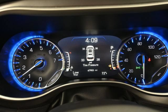 Used 2023 Chrysler Pacifica Touring-L FWD image 9