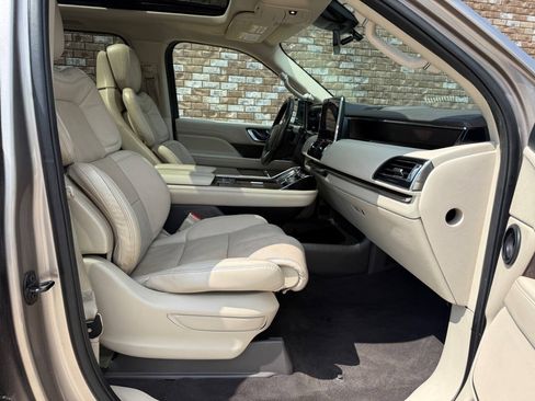 Used 2020 Lincoln Navigator Reserve w/ Equipment Group 201A Reserve RWD image 16