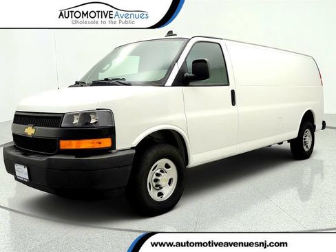 Used 2024 Chevrolet Express 3500 Extended RWD image 1