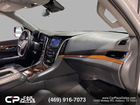 Used 2020 Cadillac Escalade ESV Luxury RWD image 28