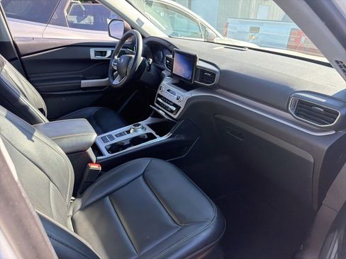 Used 2024 Ford Explorer XLT w/ Equipment Group 202A image 8