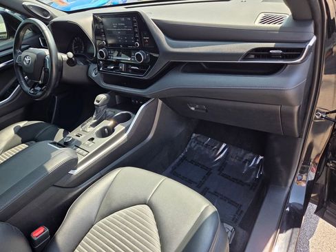 Used 2021 Toyota Highlander XSE image 19