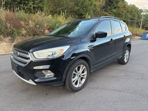 Used 2017 Ford Escape SE w/ Equipment Group 201A image 3