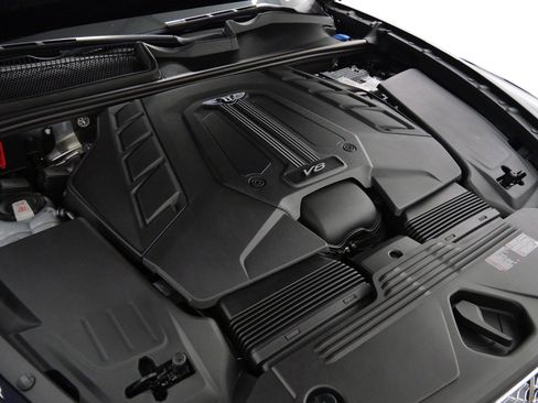 Used 2023 Bentley Bentayga AWD/4WD image 38
