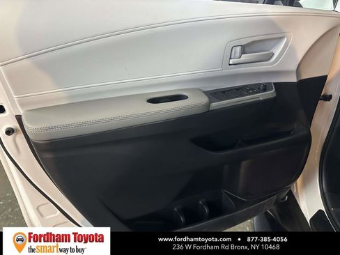 Used 2025 Toyota Sienna LE image 15