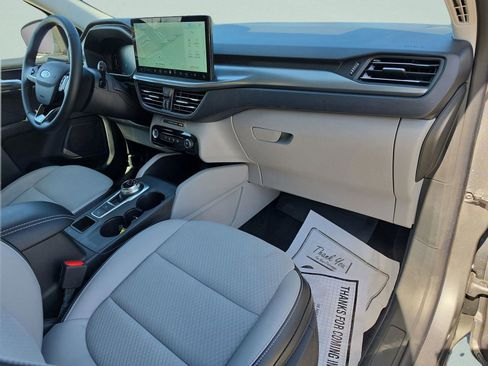 Used 2025 Ford Escape SE image 18