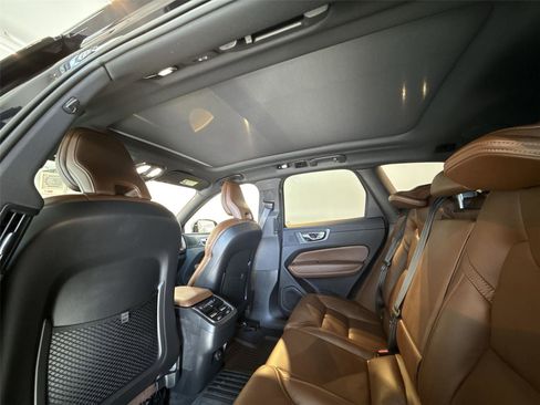 Used 2022 Volvo XC60 B6 Inscription w/ Advanced Package image 16