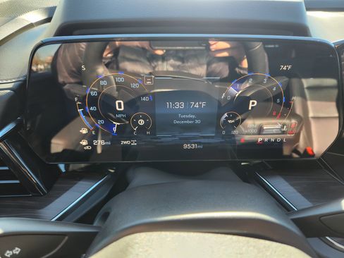 Used 2025 Chevrolet Suburban Z71 w/ Z71 Off-Road Package image 21