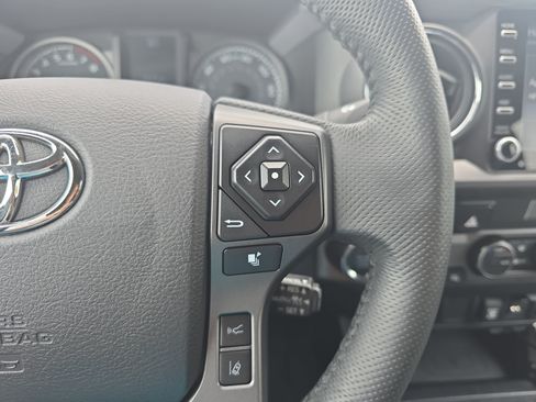 Used 2021 Toyota Tacoma TRD Off-Road AWD/4WD image 15