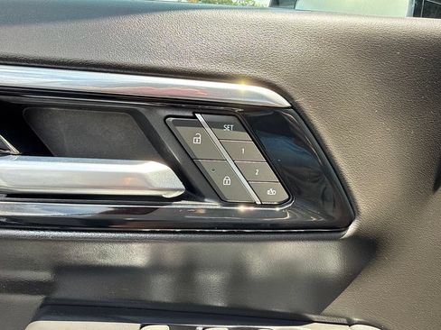 Used 2025 Chevrolet Tahoe LT RWD image 14