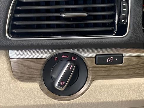 Used 2018 Volkswagen Passat 2.0T SE image 15