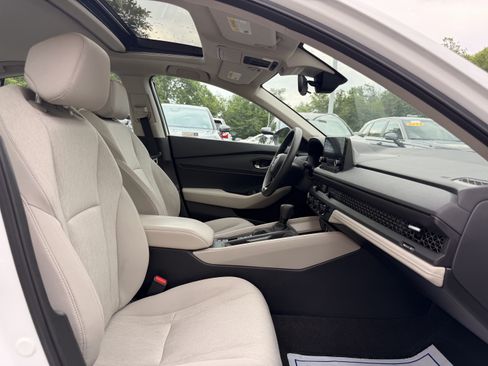 Used 2023 Honda Accord EX image 12