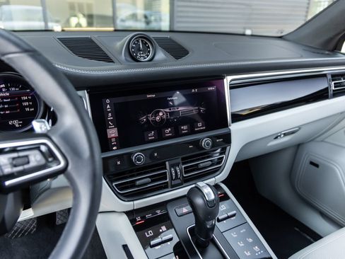 Certified 2024 Porsche Macan S AWD/4WD image 29