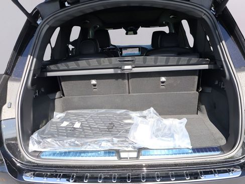 New 2026 Mercedes-Benz GLS 450 4MATIC image 16